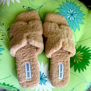 Steve Maiden slipper